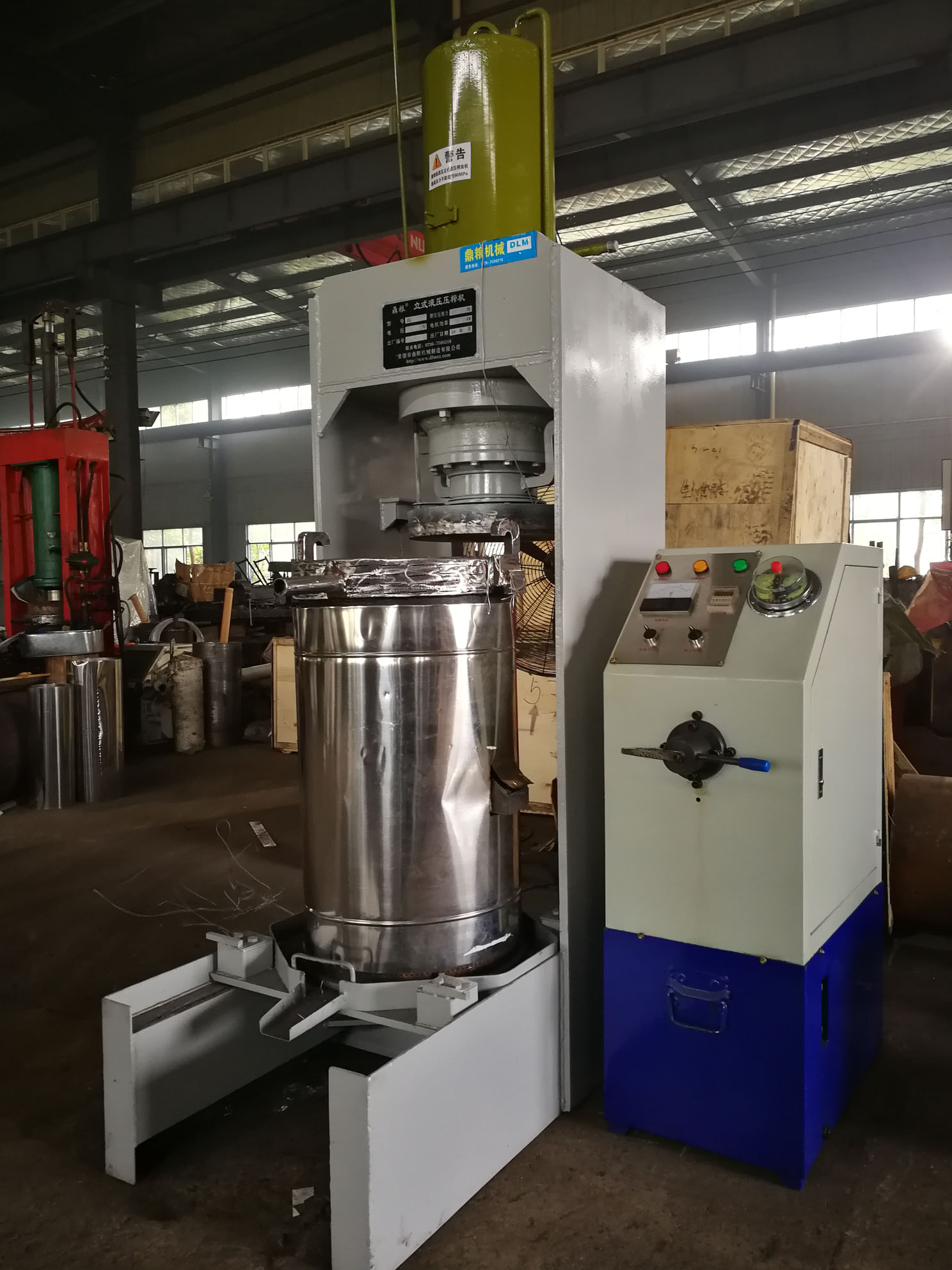 不銹鋼超高壓立式液壓壓榨機，果汁壓榨機，果渣壓榨機，藥材壓榨，油渣處理，白土壓榨